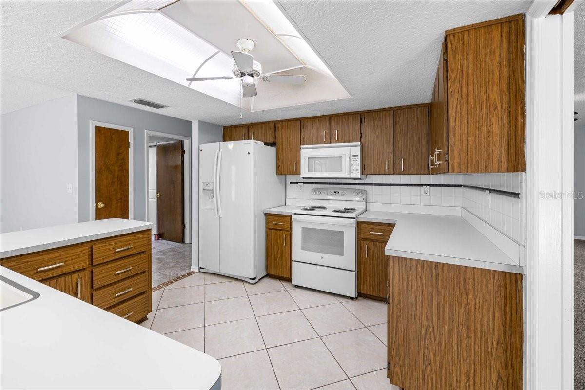 Listing photo id 9 for 8446 Gallup Road