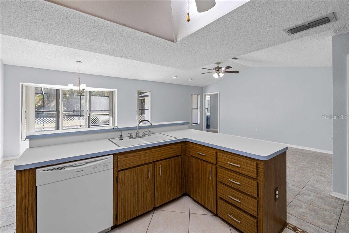 Listing photo id 10 for 8446 Gallup Road