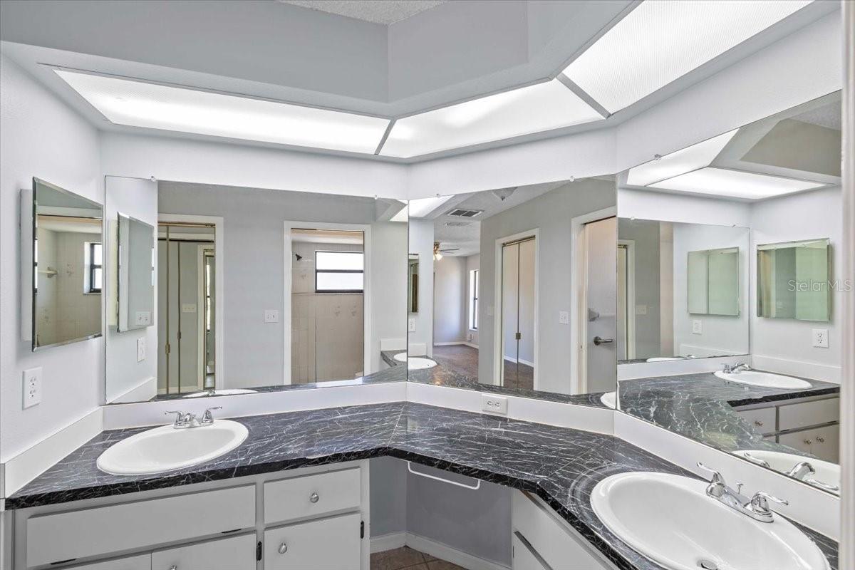 Listing photo id 15 for 8446 Gallup Road