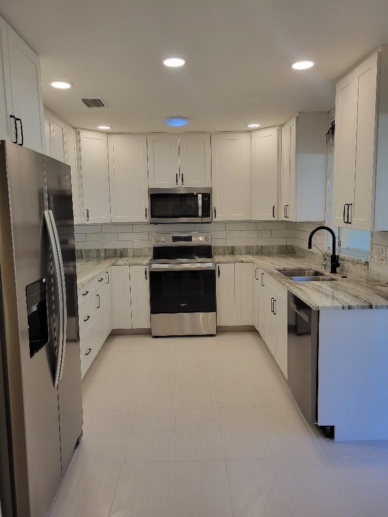 Image 3 of 8 For 9368 82nd Terrace D