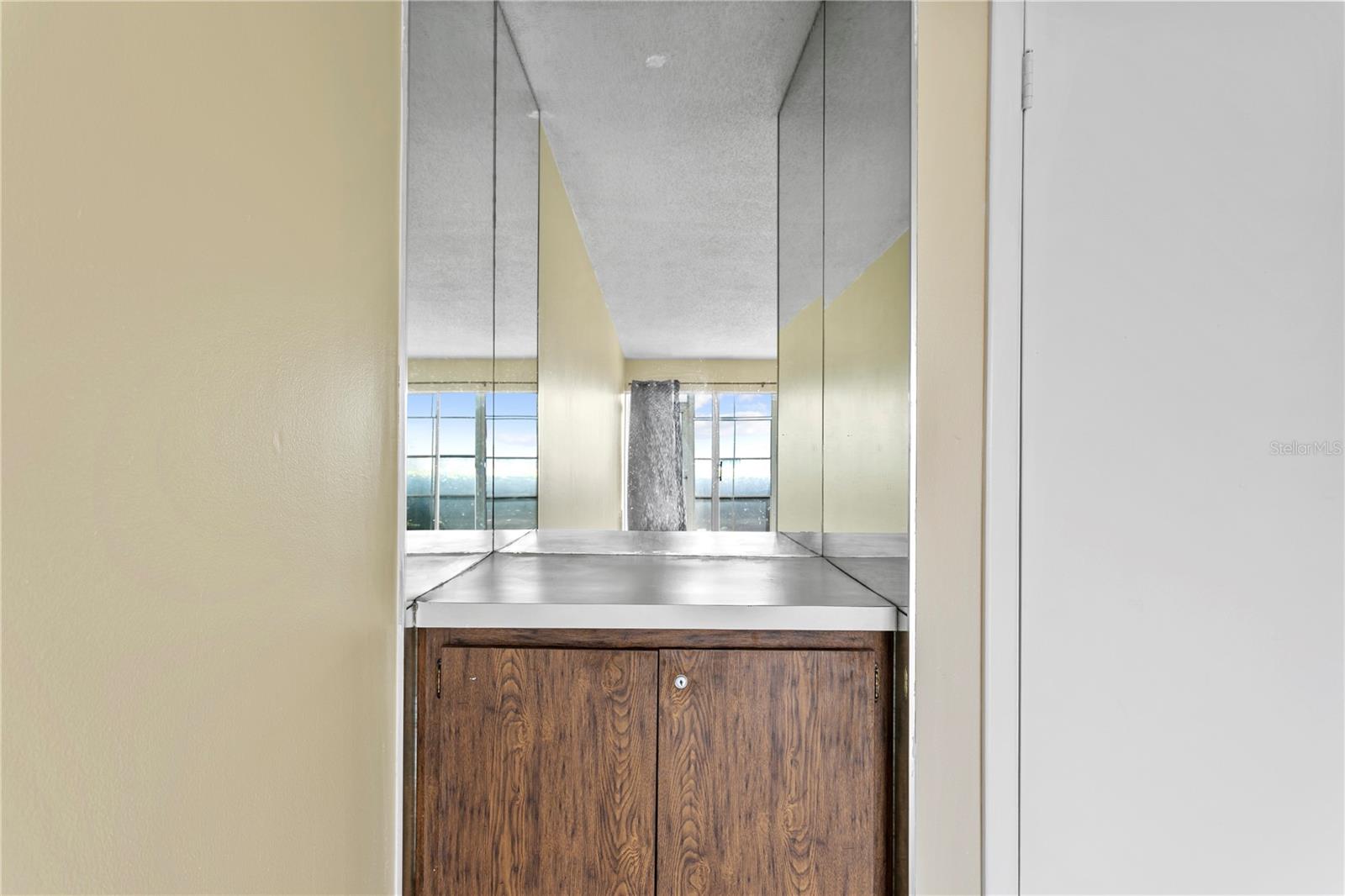 Listing photo id 9 for 2302 Manhattan Avenue 111