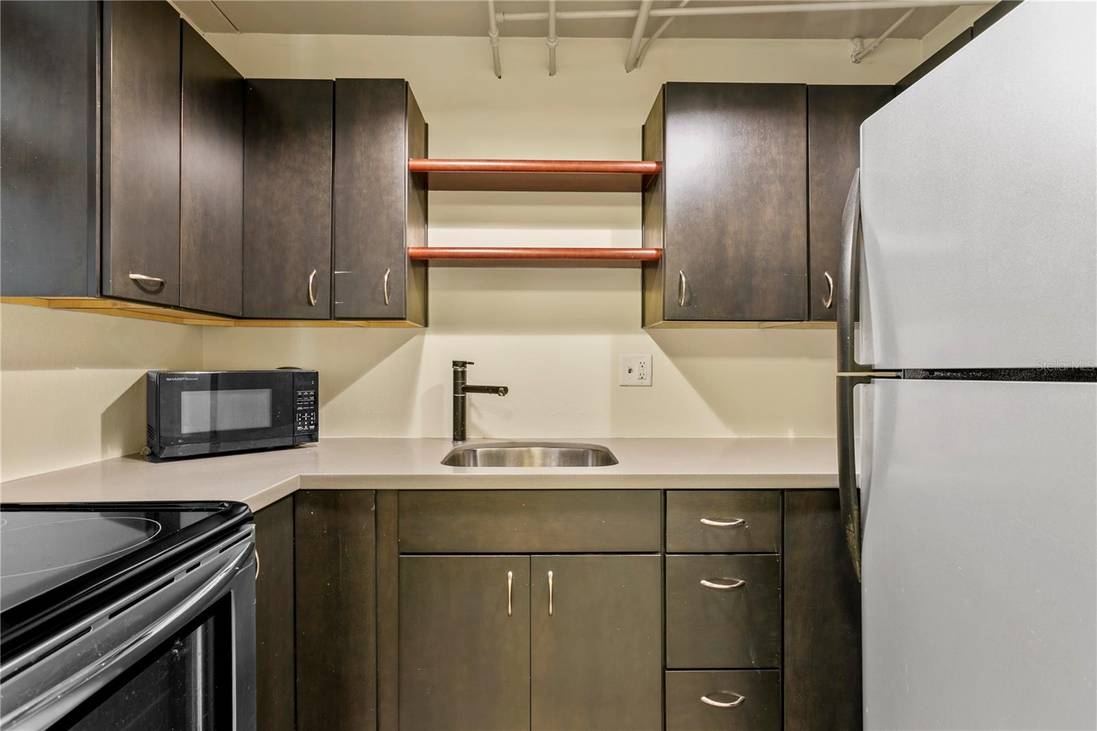 Listing photo id 11 for 2302 Manhattan Avenue 111