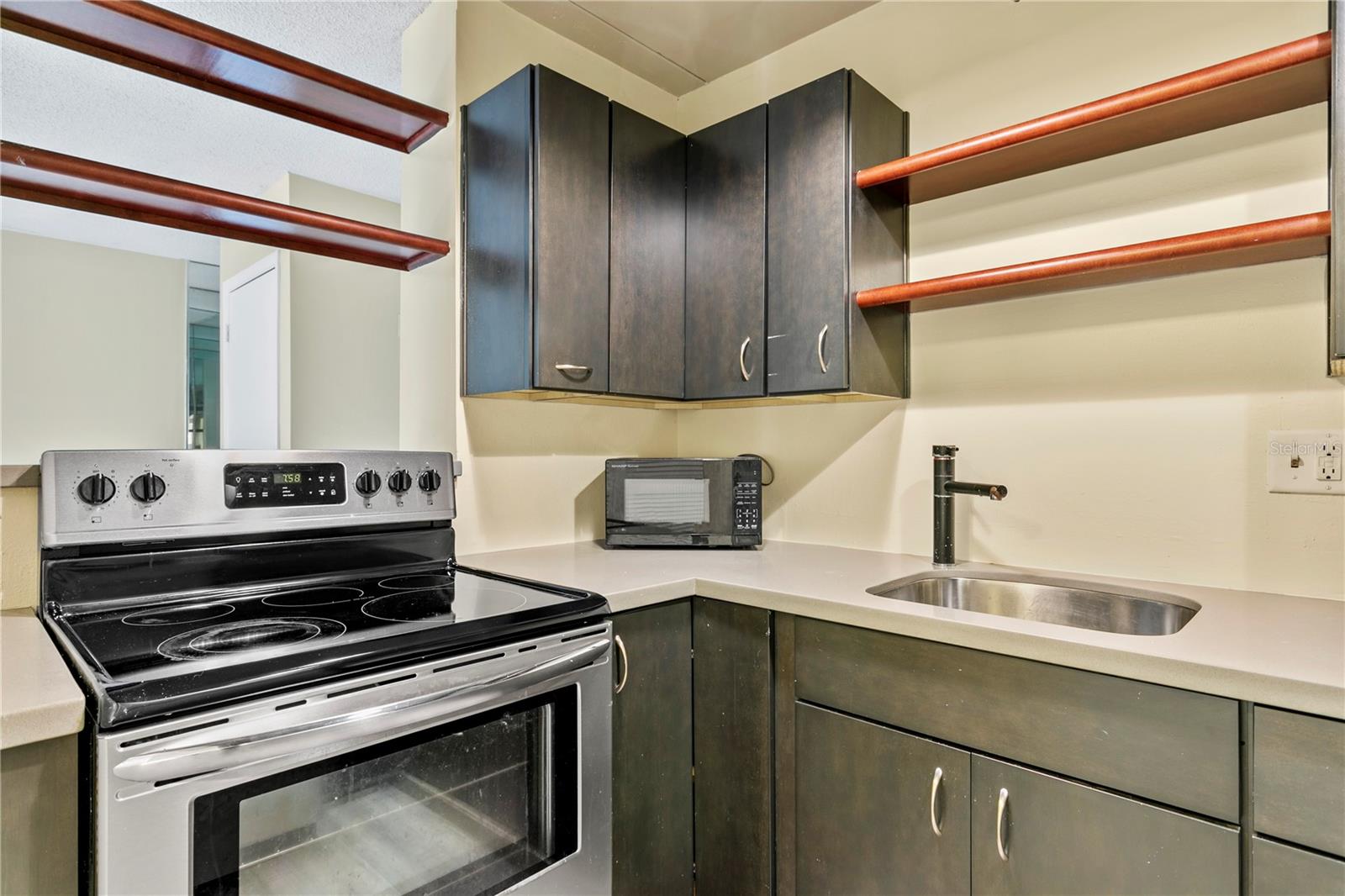 Listing photo id 12 for 2302 Manhattan Avenue 111