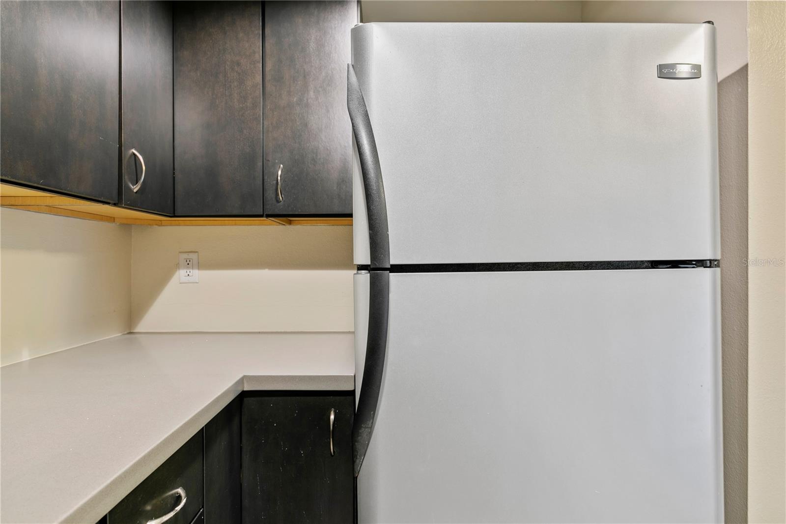 Listing photo id 13 for 2302 Manhattan Avenue 111