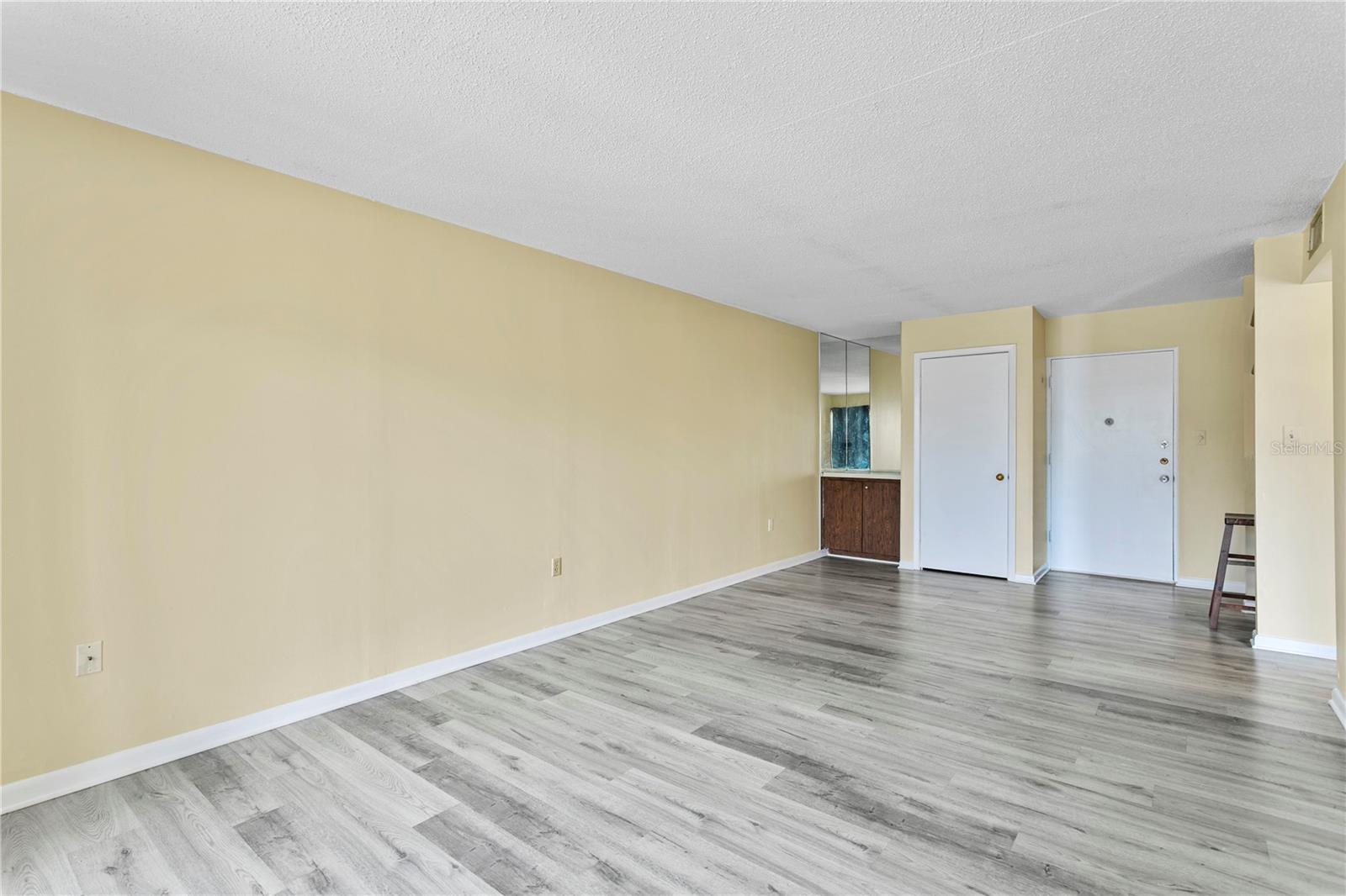 Listing photo id 7 for 2302 Manhattan Avenue 111