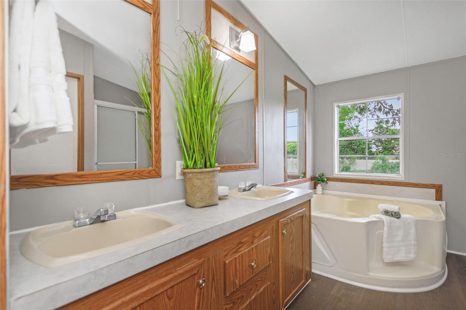 Image 12 of 21 For 3196 Bartlett Street