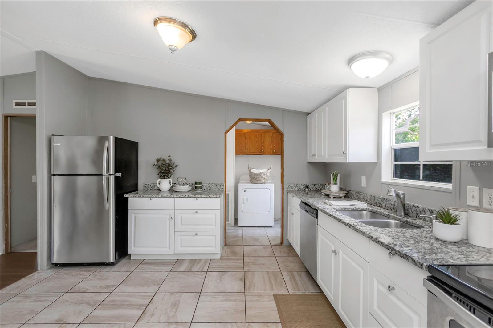 Image 8 of 21 For 3196 Bartlett Street