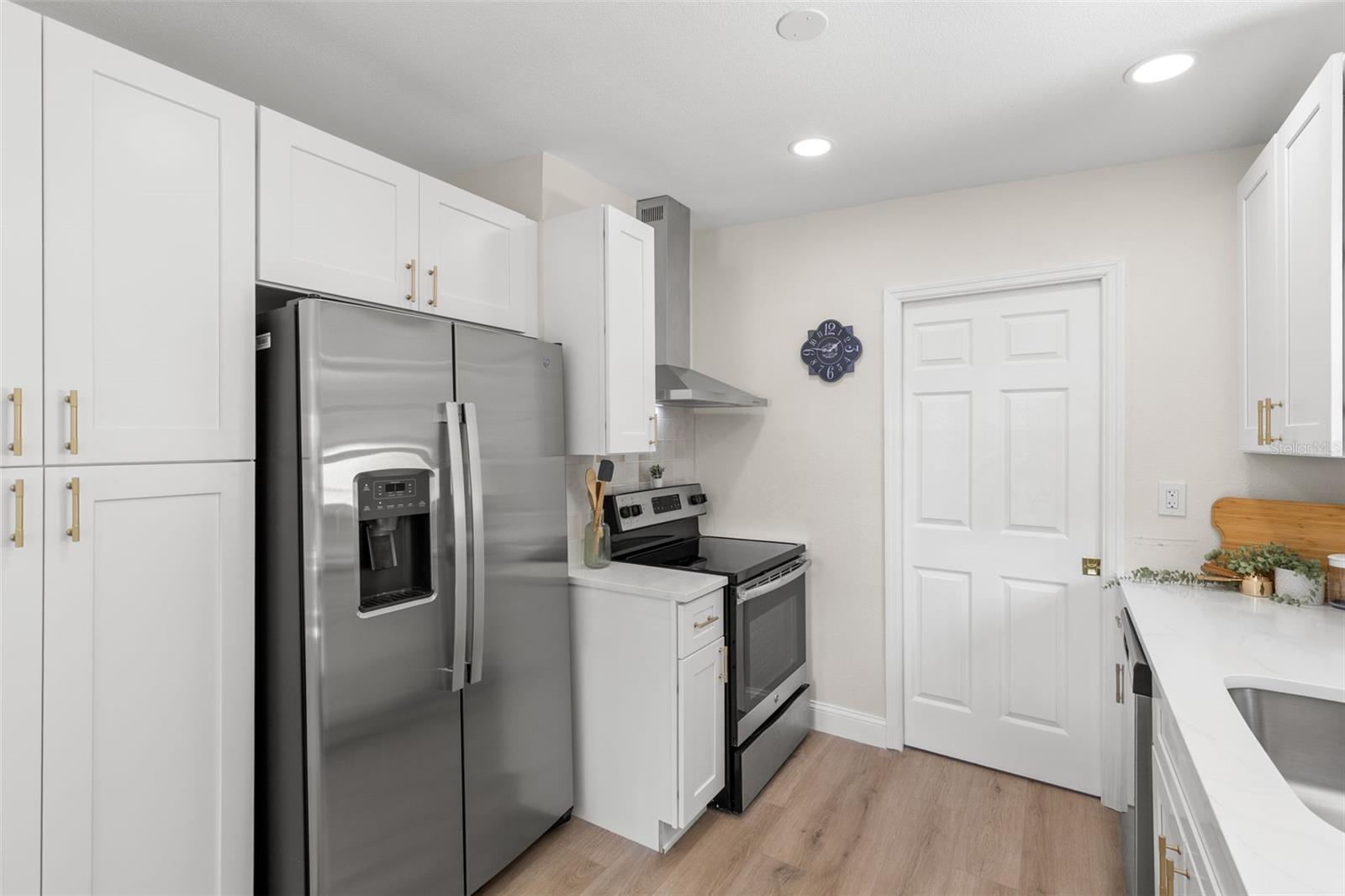 Image 10 of 27 For 5235 54th Avenue N