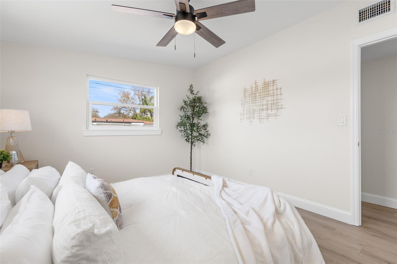 Image 14 of 27 For 5235 54th Avenue N