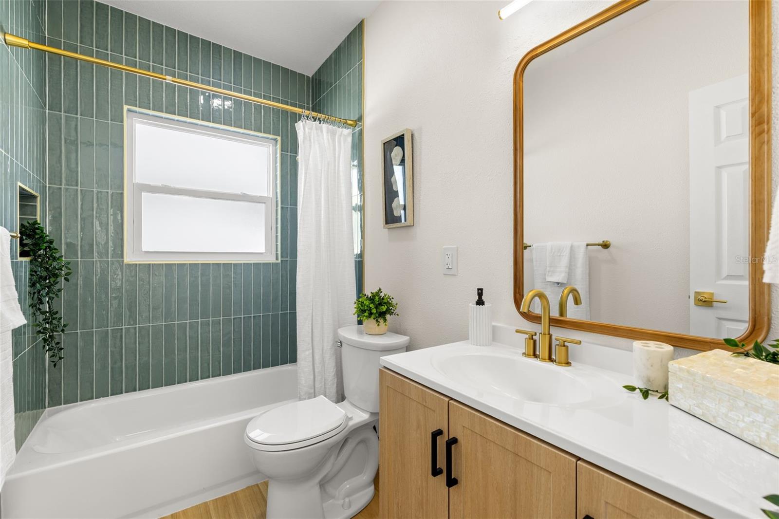 Image 15 of 27 For 5235 54th Avenue N