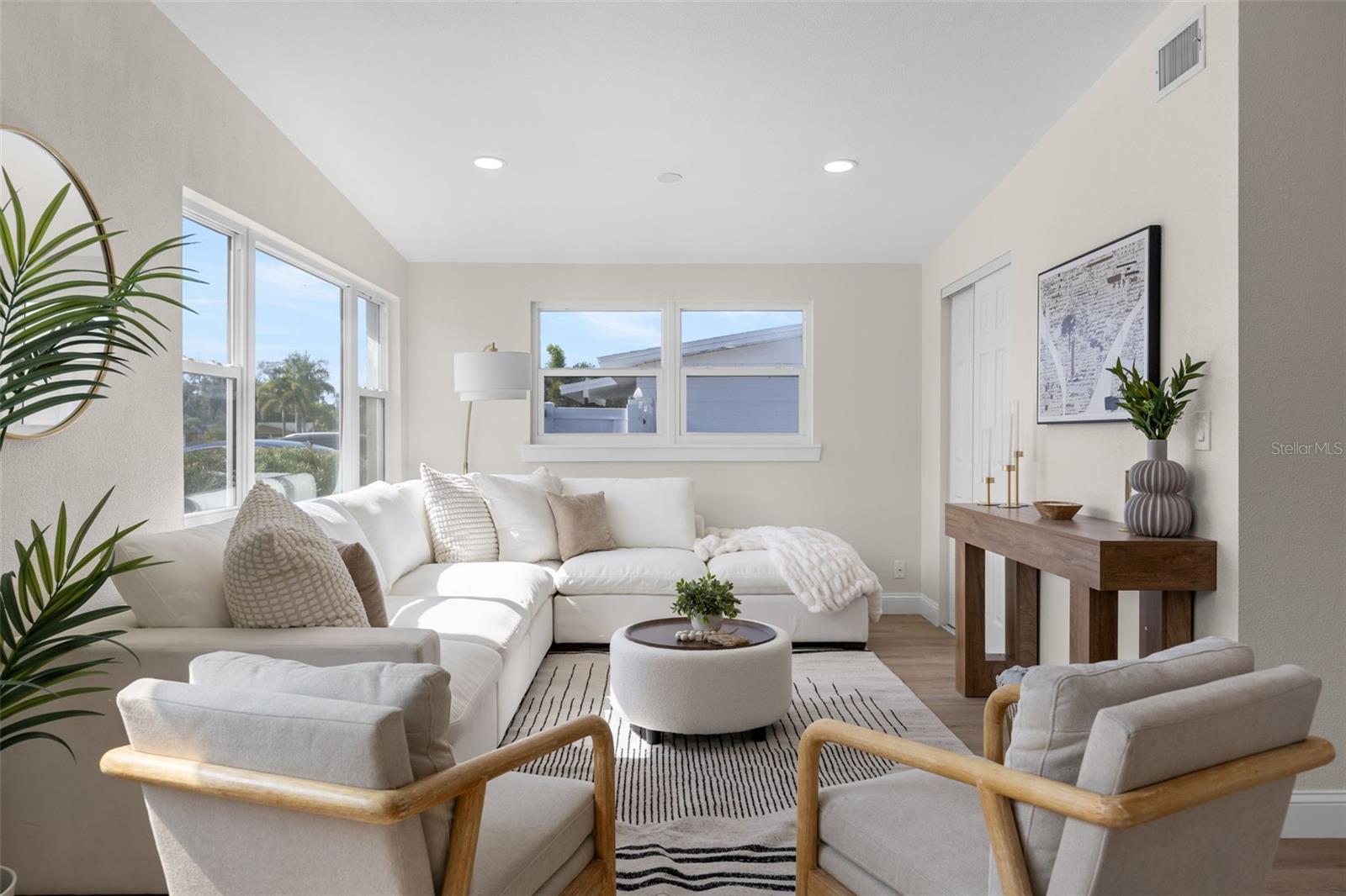 Image 5 of 27 For 5235 54th Avenue N