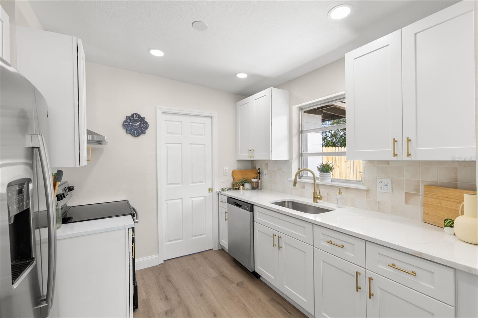 Image 9 of 27 For 5235 54th Avenue N