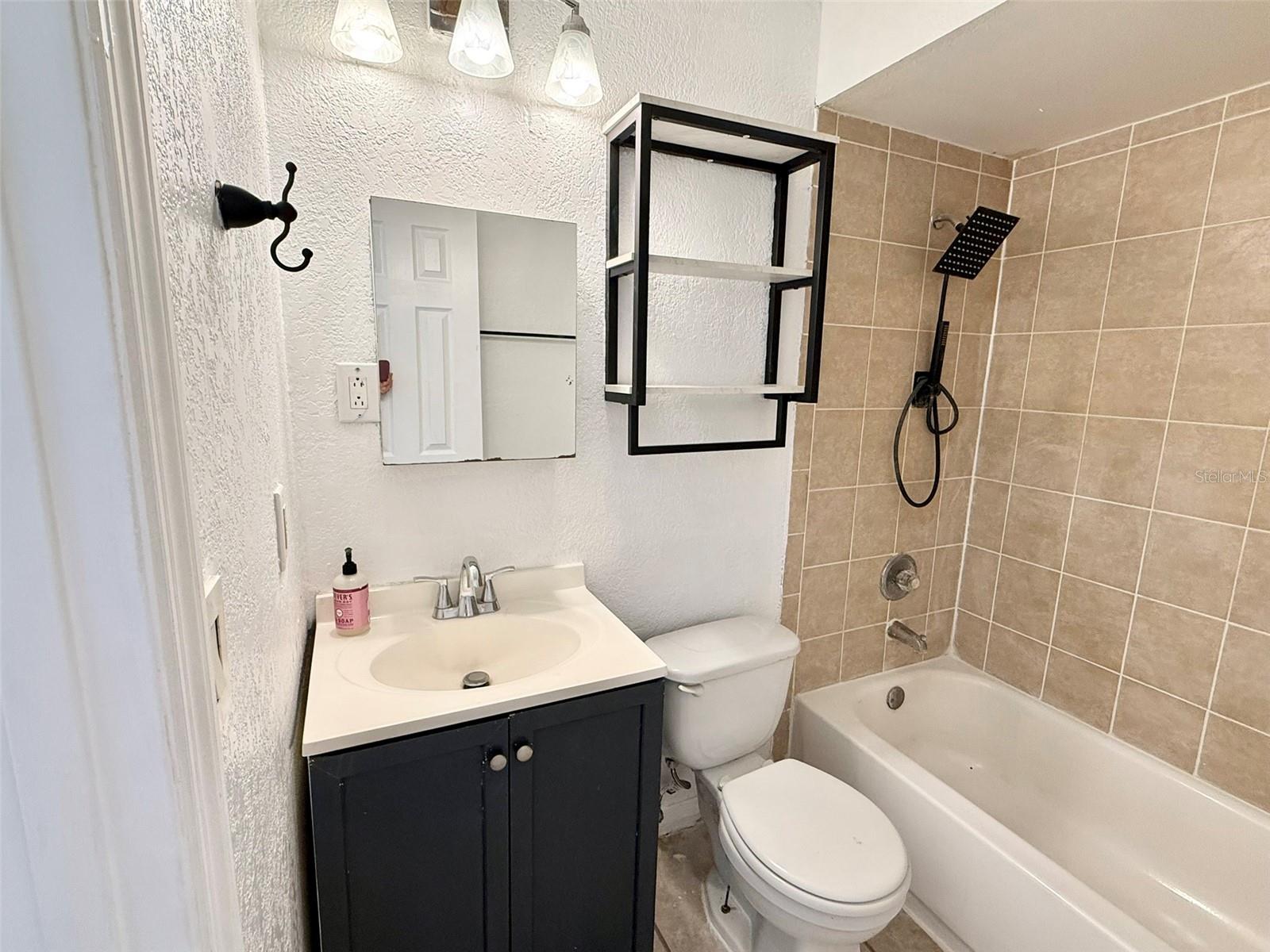 Listing photo id 9 for 21038 Voyager Boulevard 3