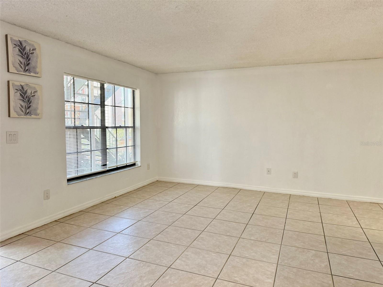 Listing photo id 1 for 21038 Voyager Boulevard 3