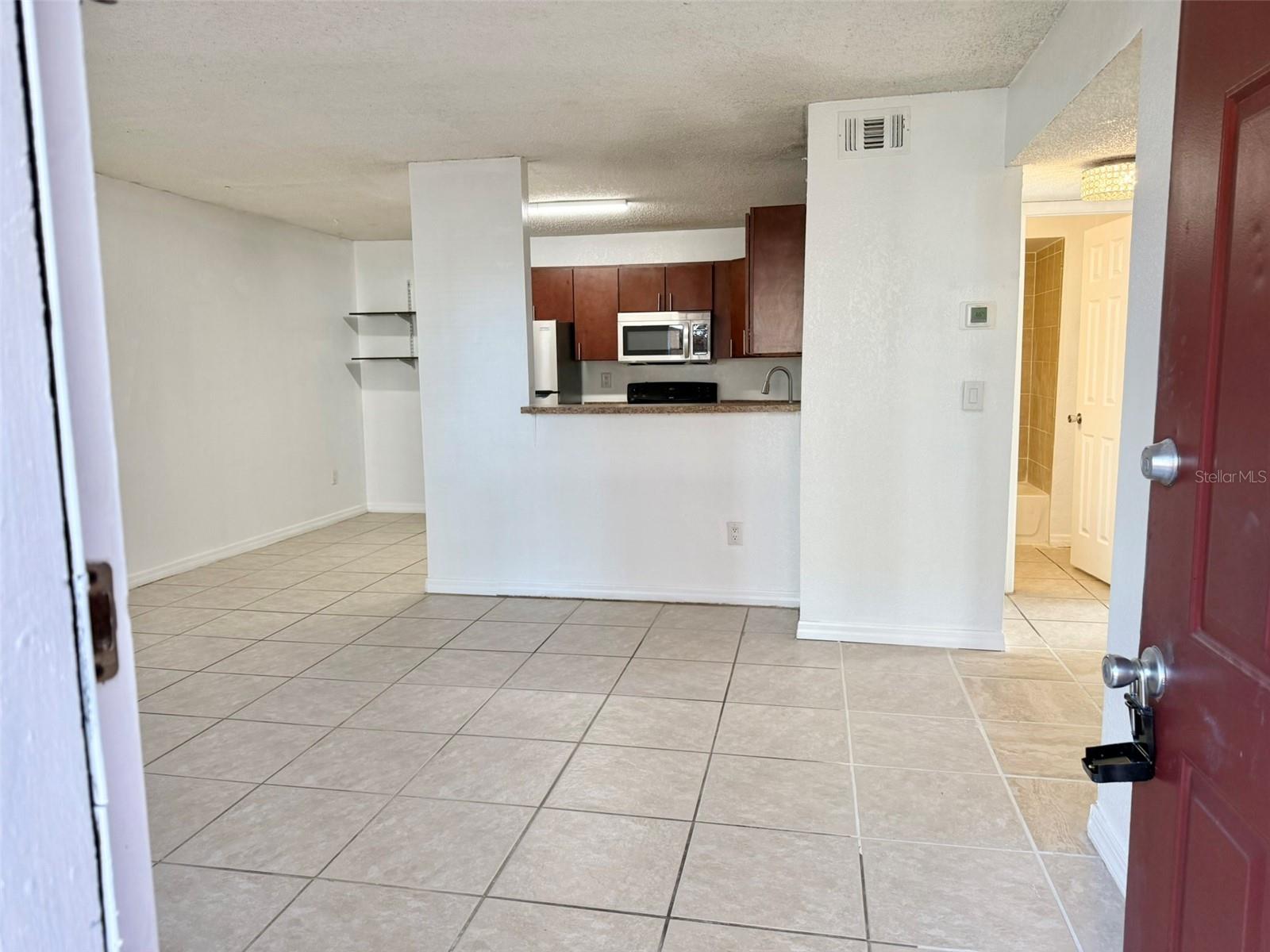 Listing photo id 2 for 21038 Voyager Boulevard 3