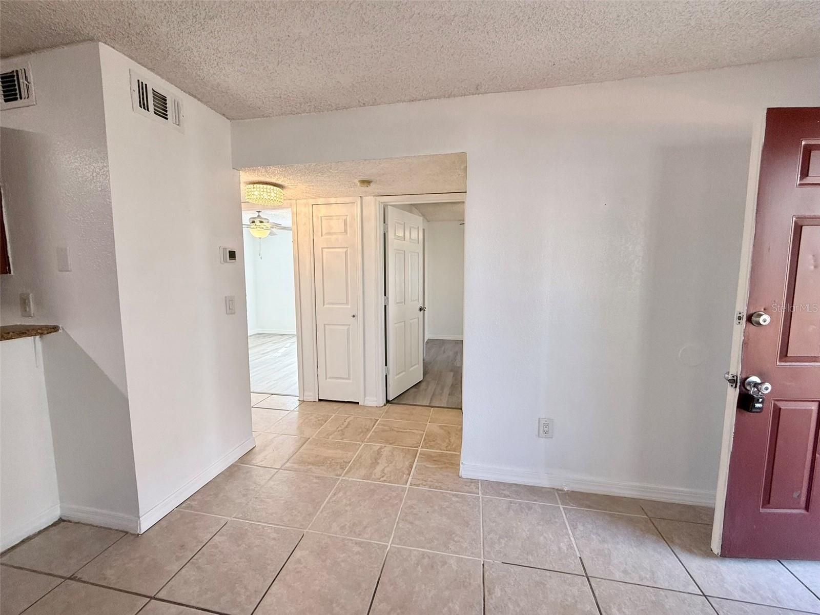 Listing photo id 5 for 21038 Voyager Boulevard 3
