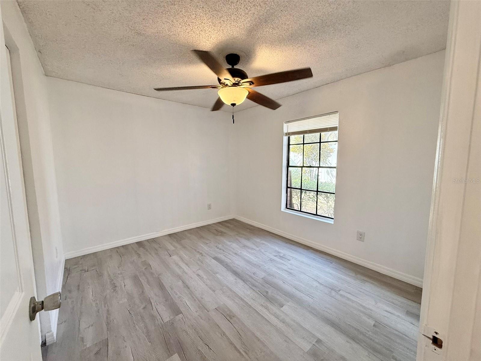 Listing photo id 6 for 21038 Voyager Boulevard 3
