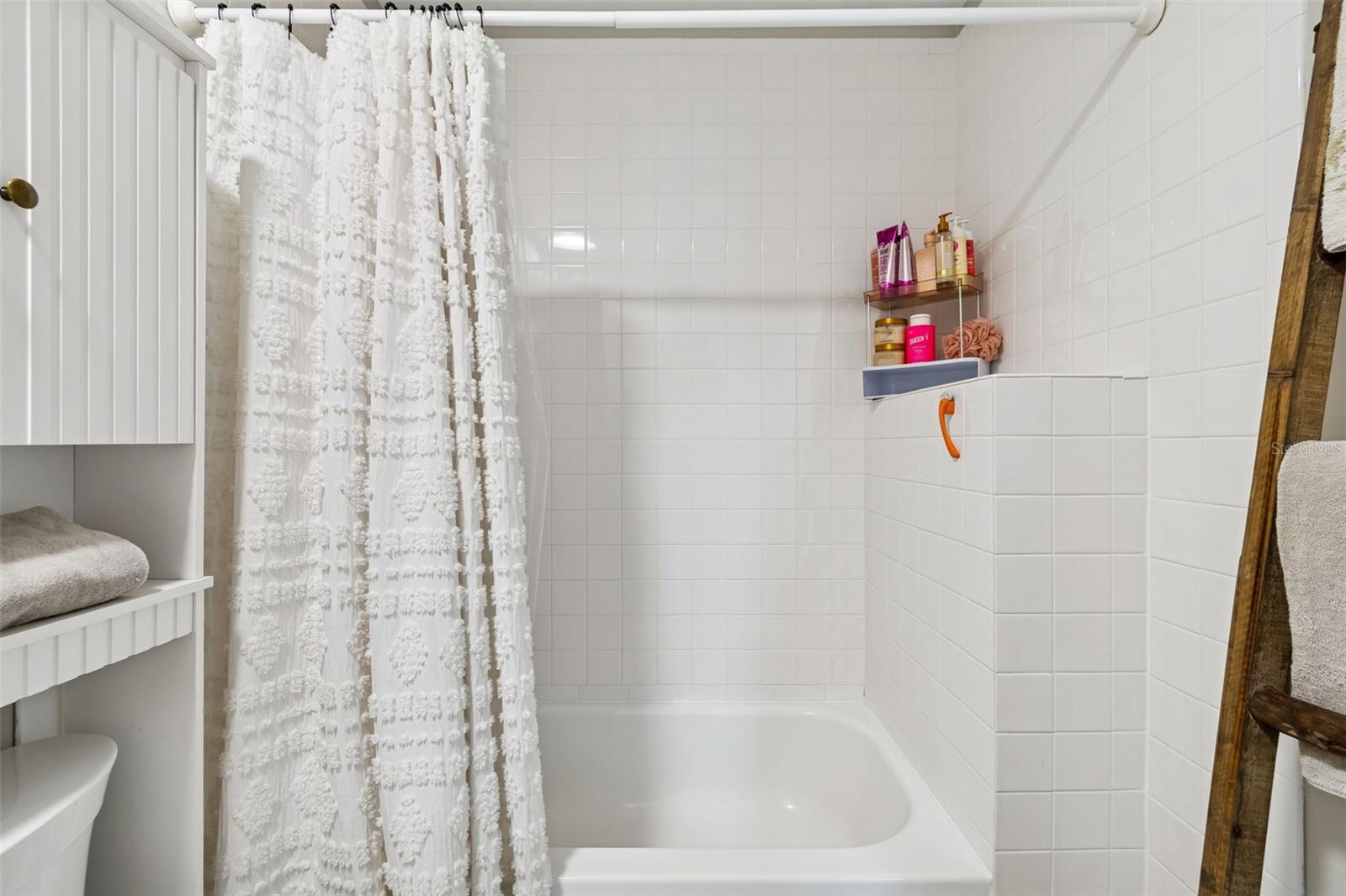 Image 43 of 73 For 2302 Arrawana Avenue