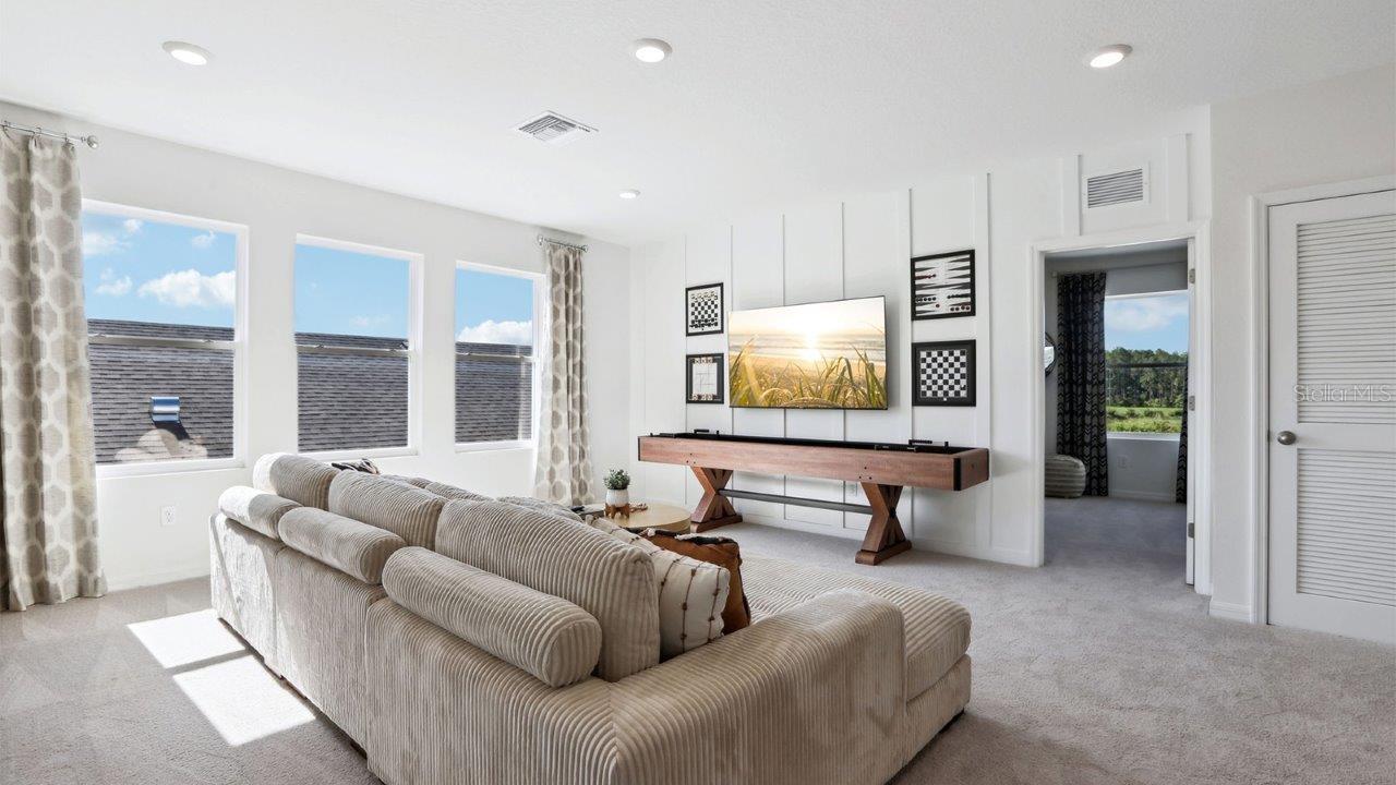 Listing photo id 15 for 2468 Stratten Drive