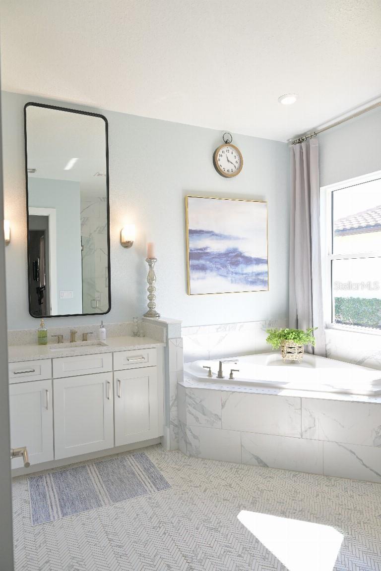 Image 13 of 49 For 513 17th Avenue E