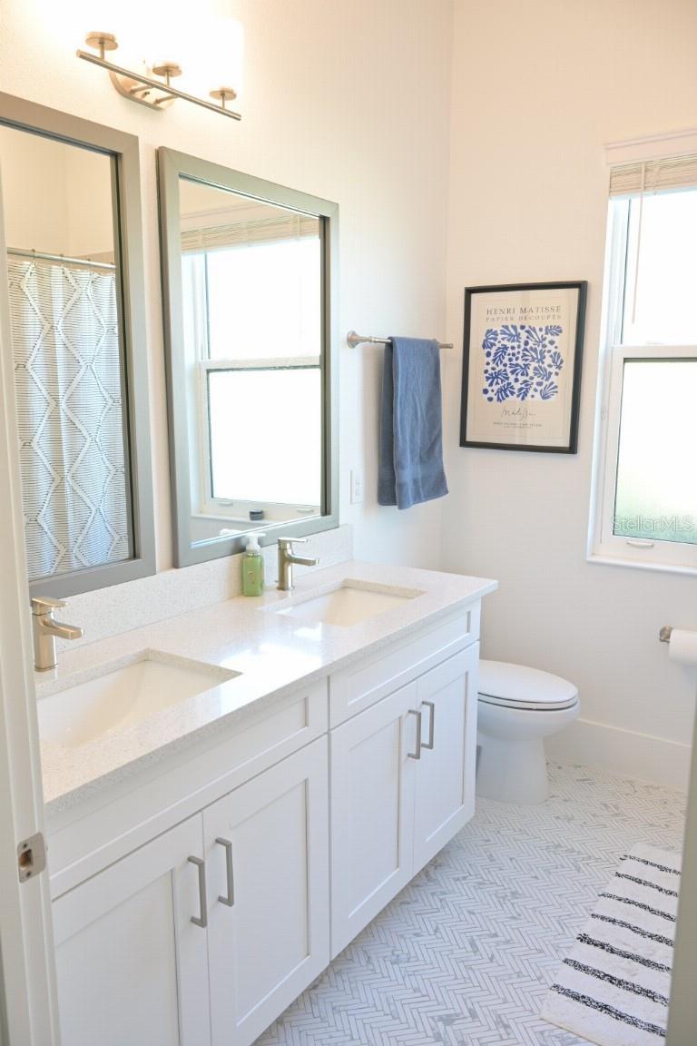 Image 16 of 49 For 513 17th Avenue E