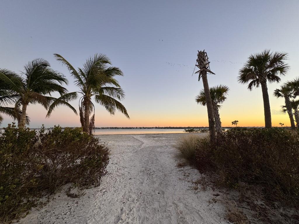 Image 40 of 49 For 513 17th Avenue E