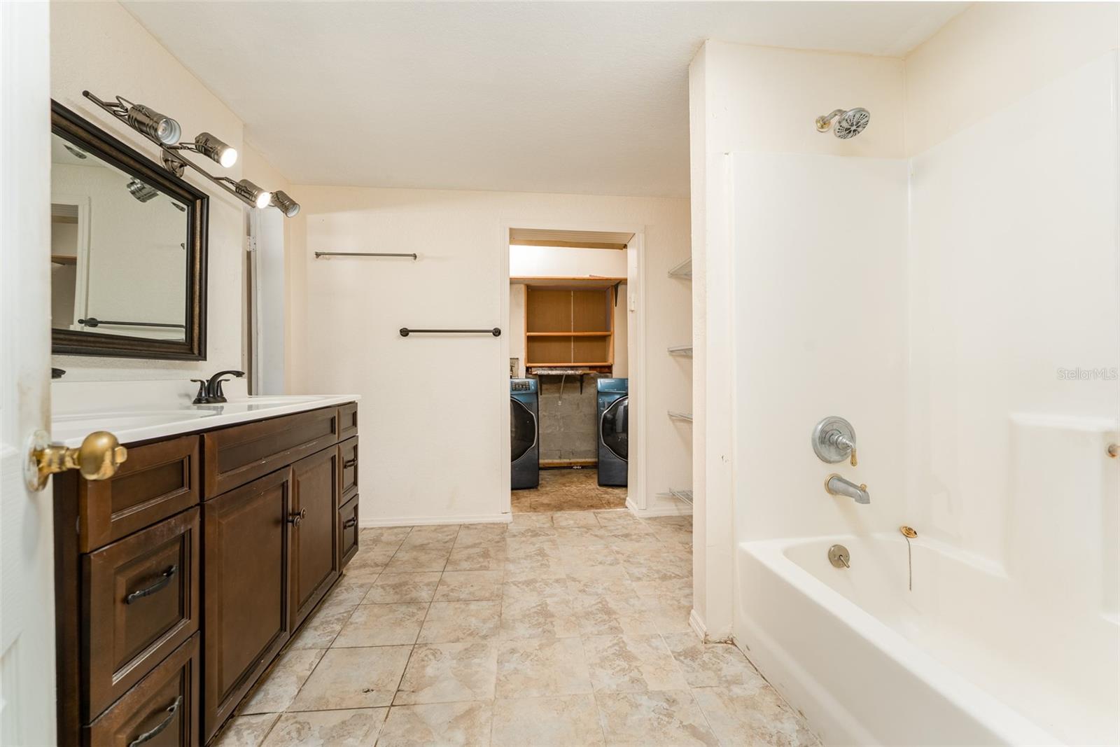 Image 27 of 38 For 4924 Washington Street