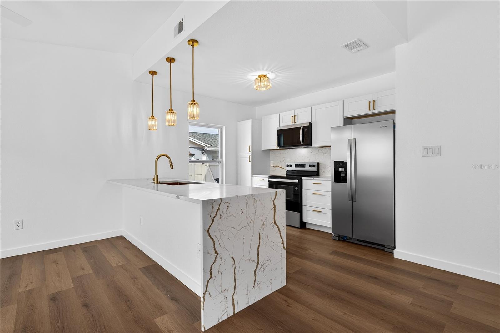 Image 7 of 30 For 662 Bryan Terrace Drive