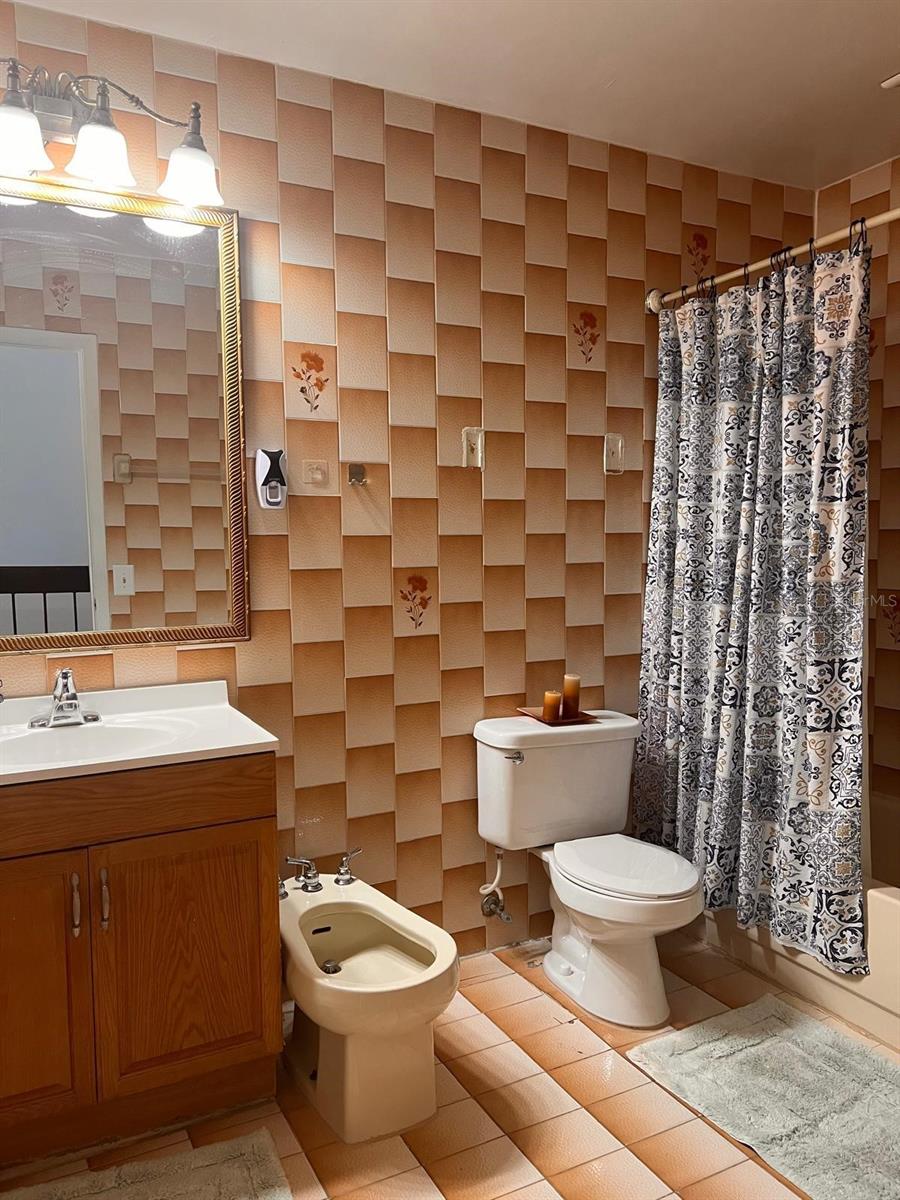 Image 17 of 39 For 5931 16th Lane 10