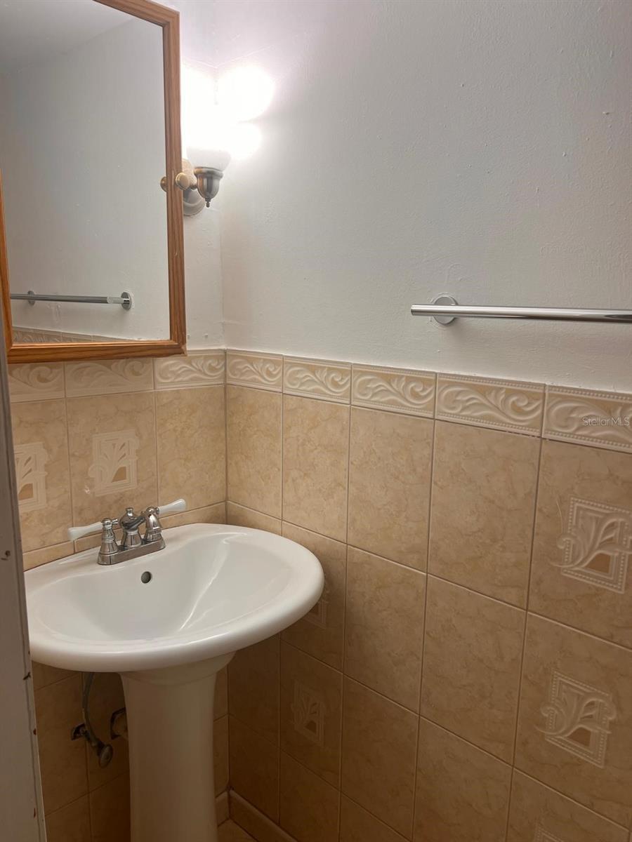 Image 29 of 39 For 5931 16th Lane 10