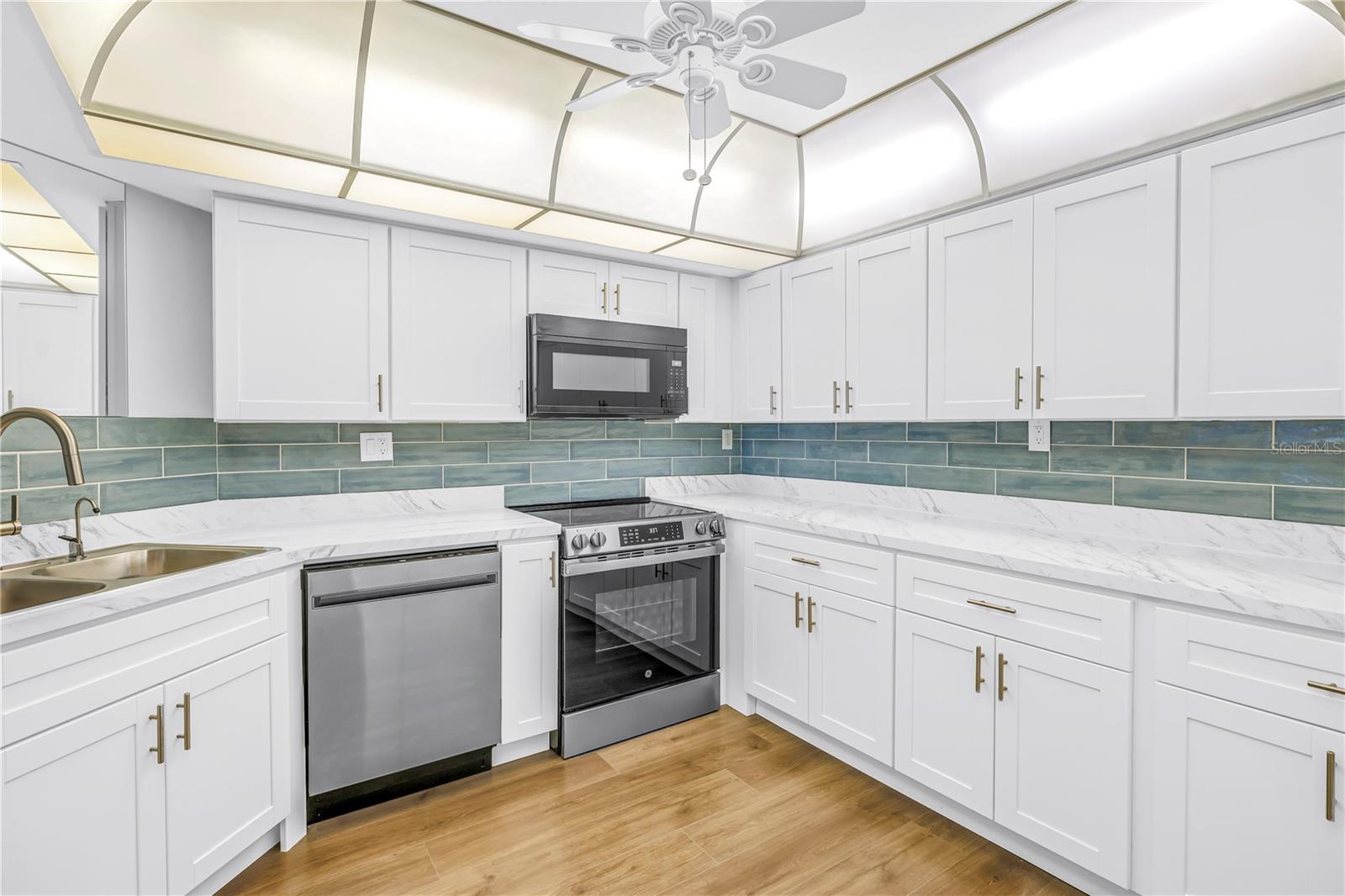 Image 11 of 92 For 7400 Sun Island Drive S 103