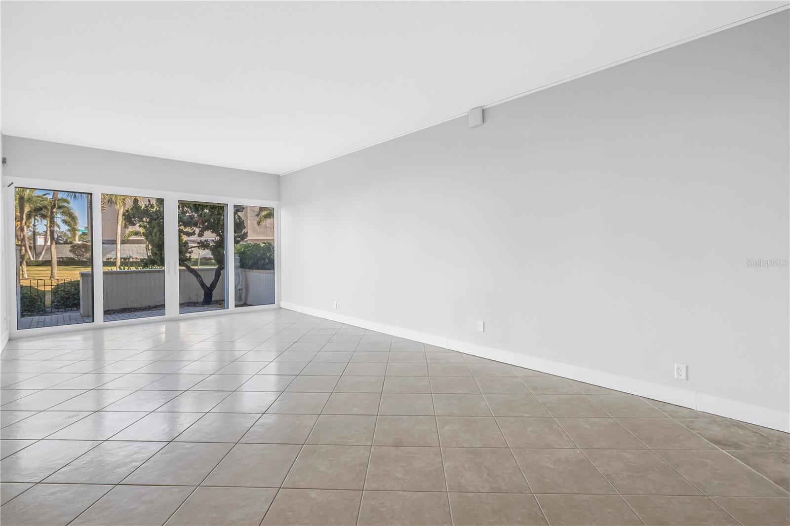 Image 15 of 92 For 7400 Sun Island Drive S 103