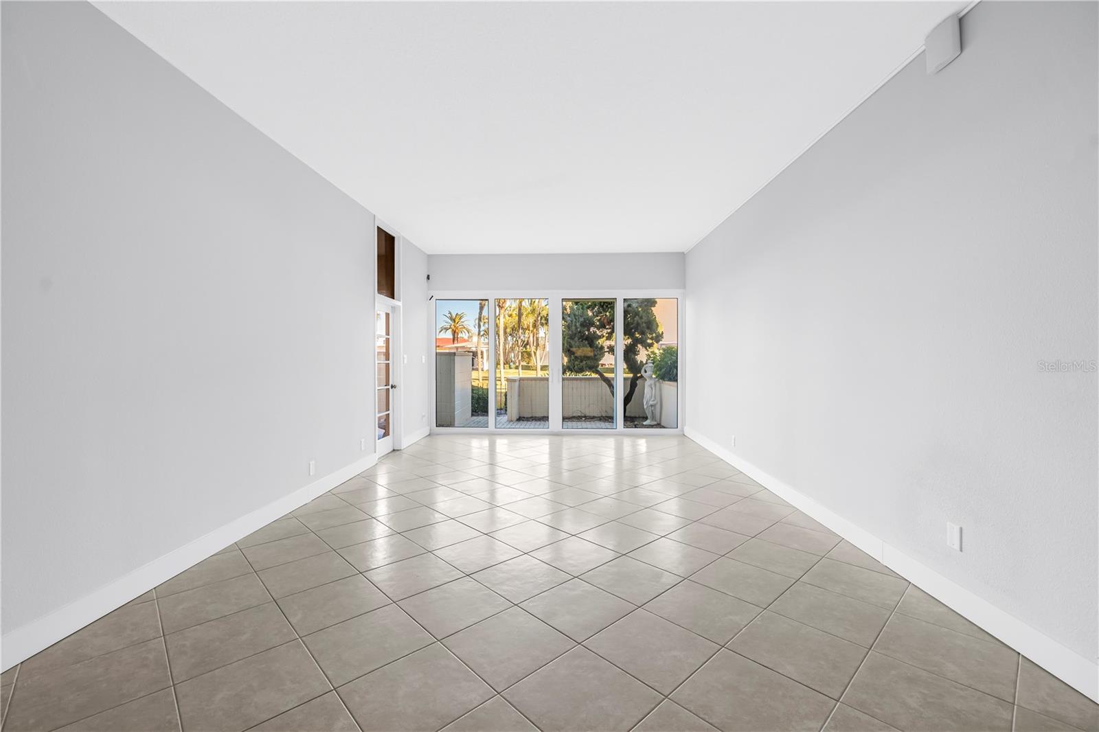 Image 17 of 92 For 7400 Sun Island Drive S 103