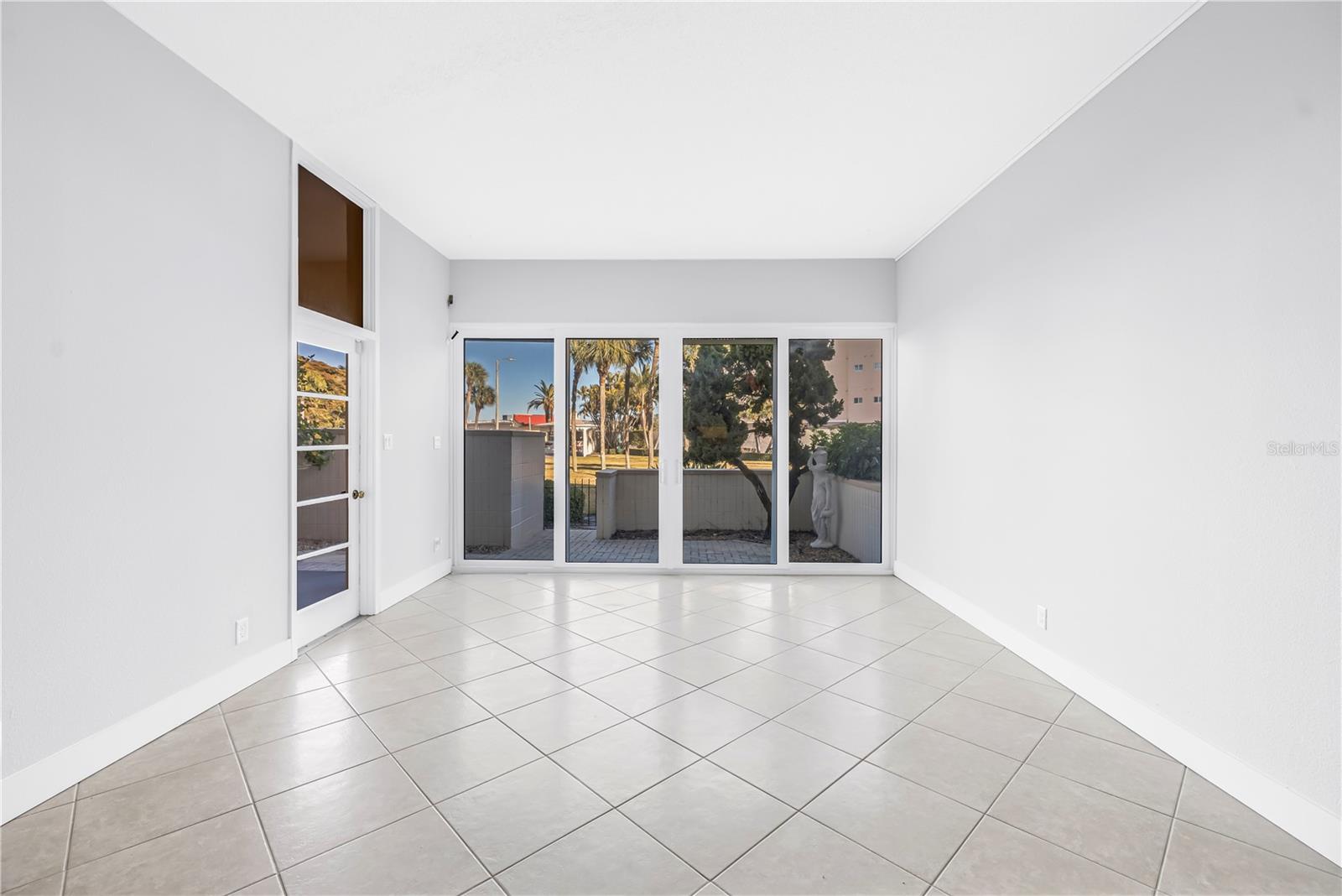 Image 20 of 92 For 7400 Sun Island Drive S 103