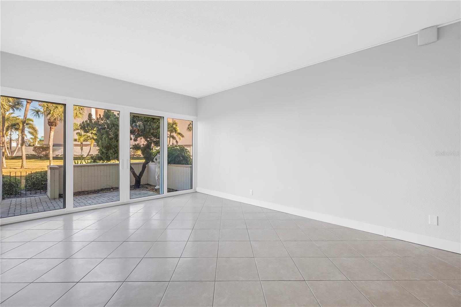 Image 21 of 92 For 7400 Sun Island Drive S 103