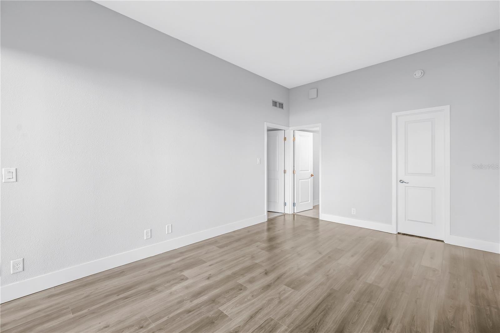 Image 31 of 92 For 7400 Sun Island Drive S 103