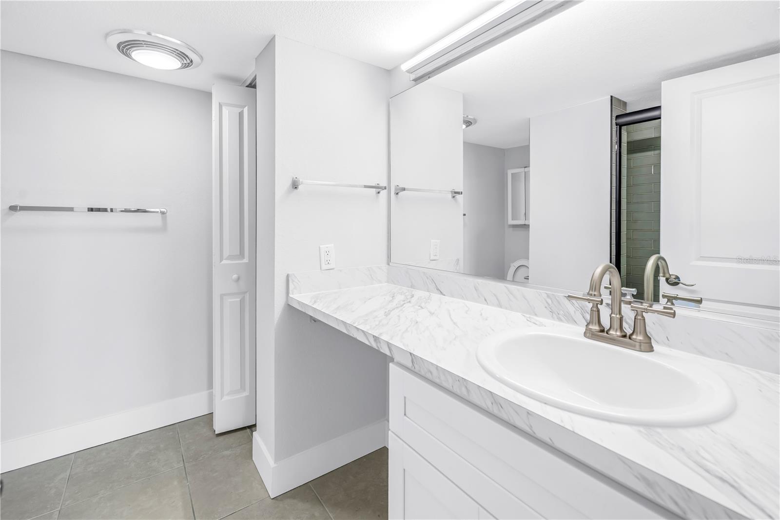 Image 33 of 92 For 7400 Sun Island Drive S 103