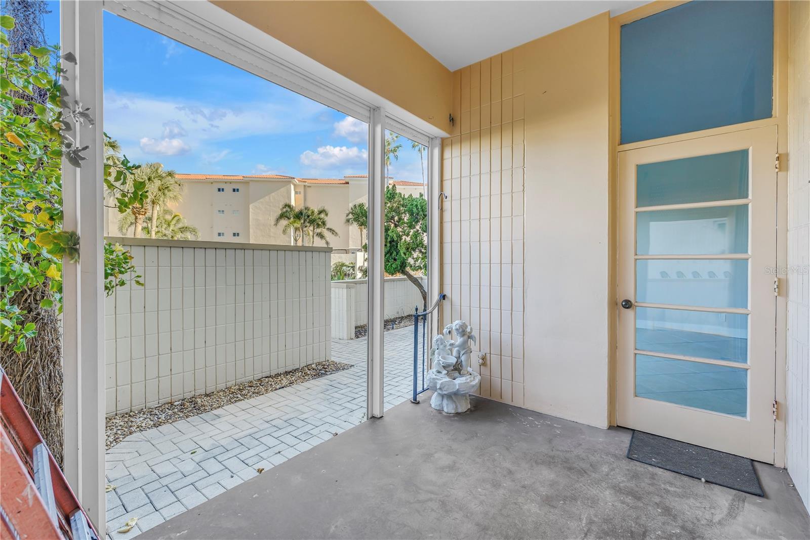 Image 40 of 92 For 7400 Sun Island Drive S 103