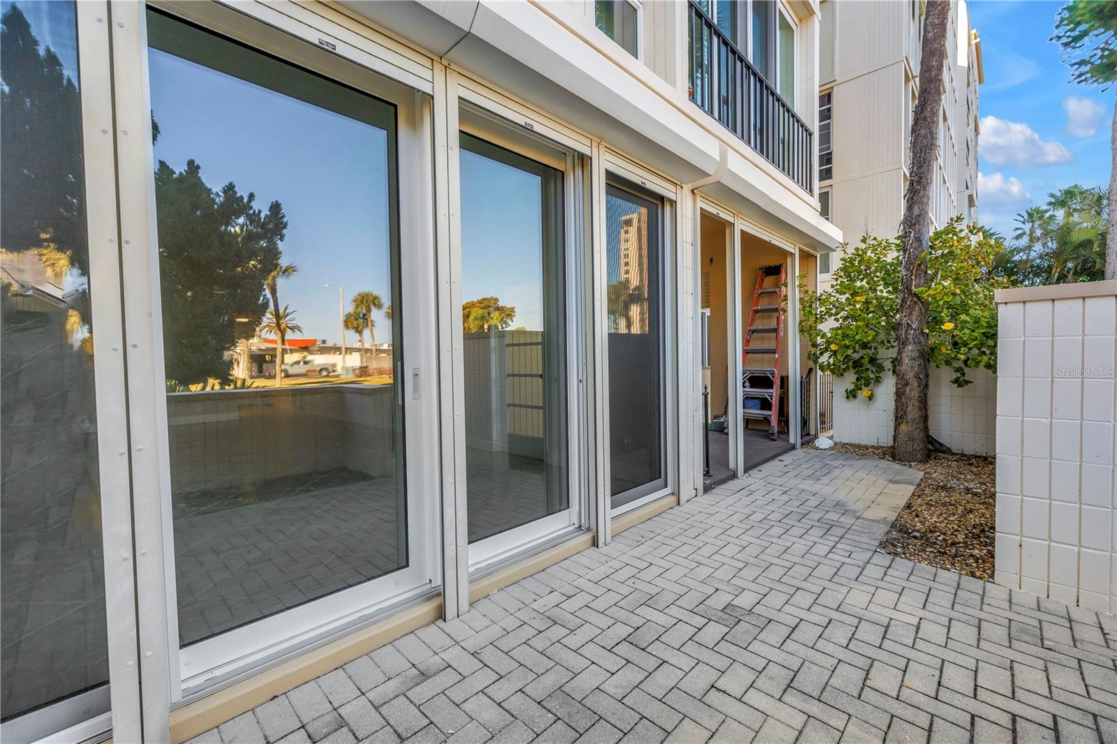 Image 43 of 92 For 7400 Sun Island Drive S 103