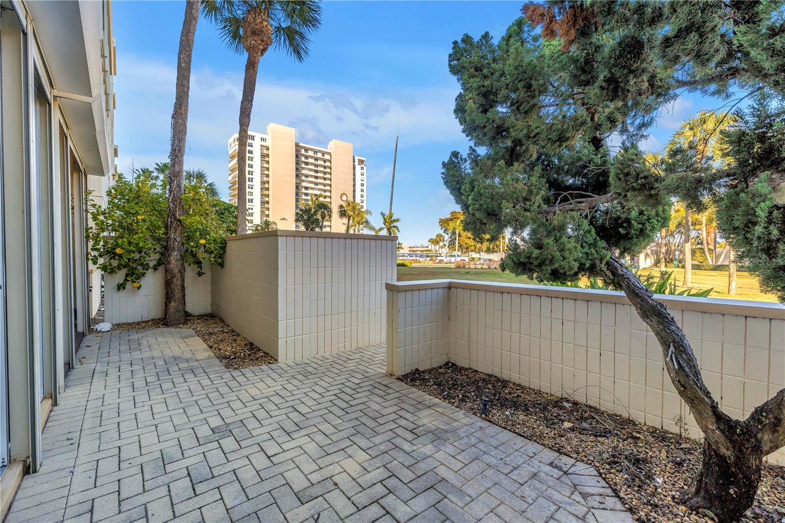 Image 44 of 92 For 7400 Sun Island Drive S 103