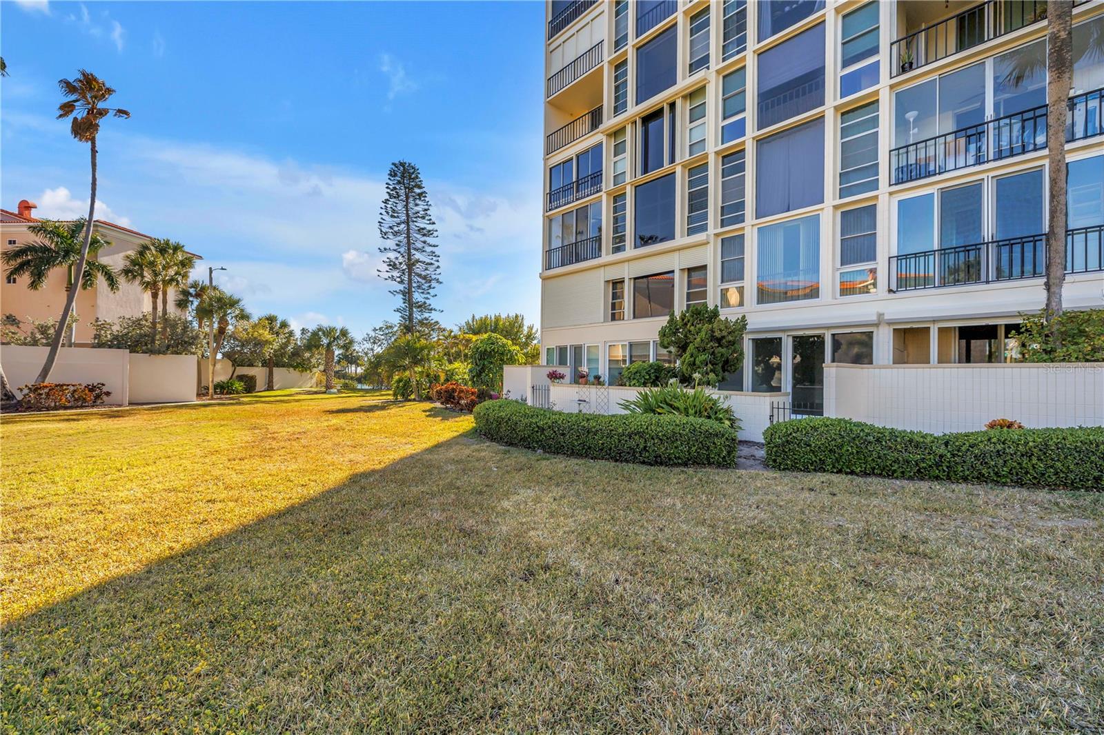 Image 46 of 92 For 7400 Sun Island Drive S 103