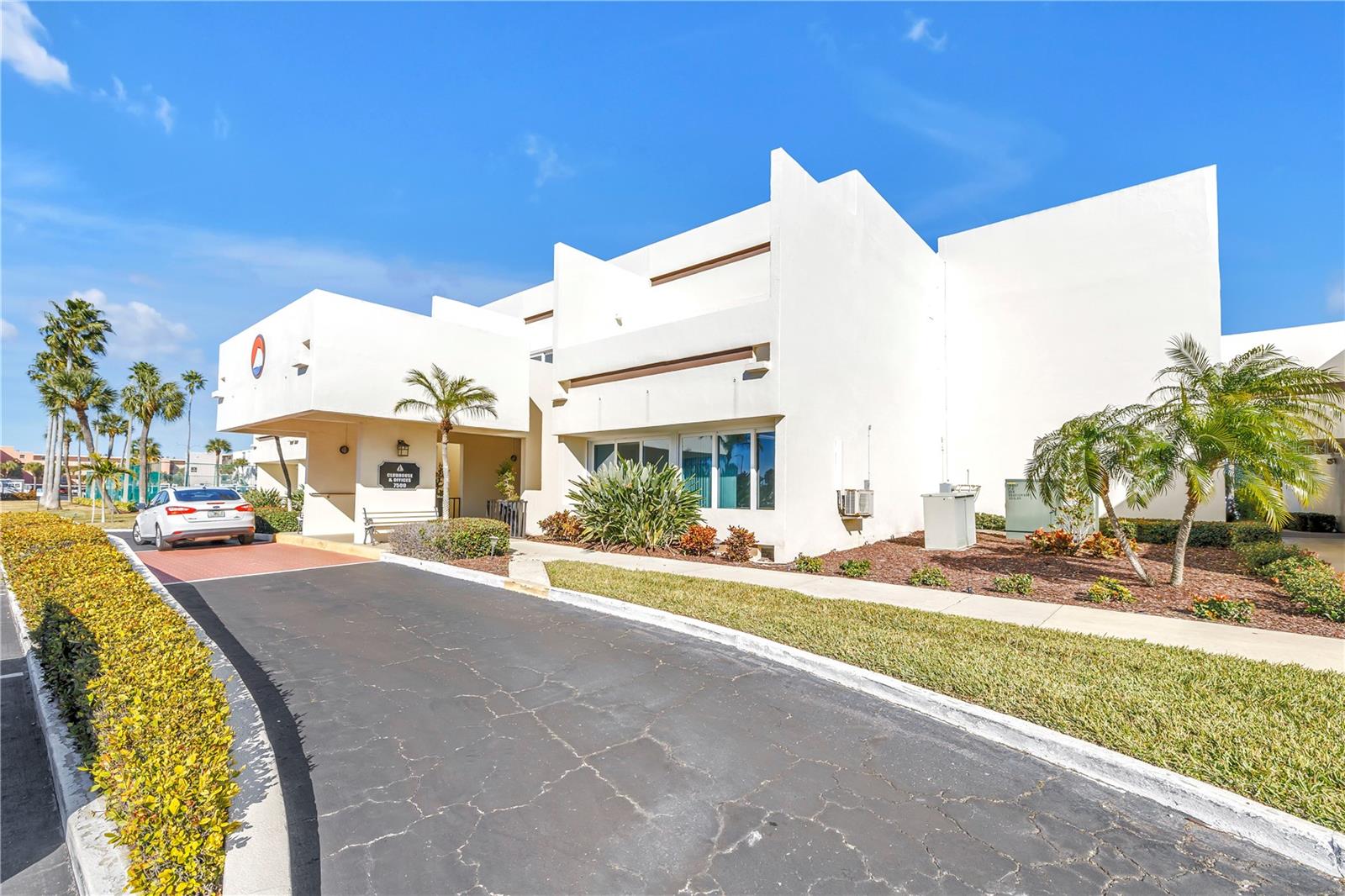 Image 56 of 92 For 7400 Sun Island Drive S 103