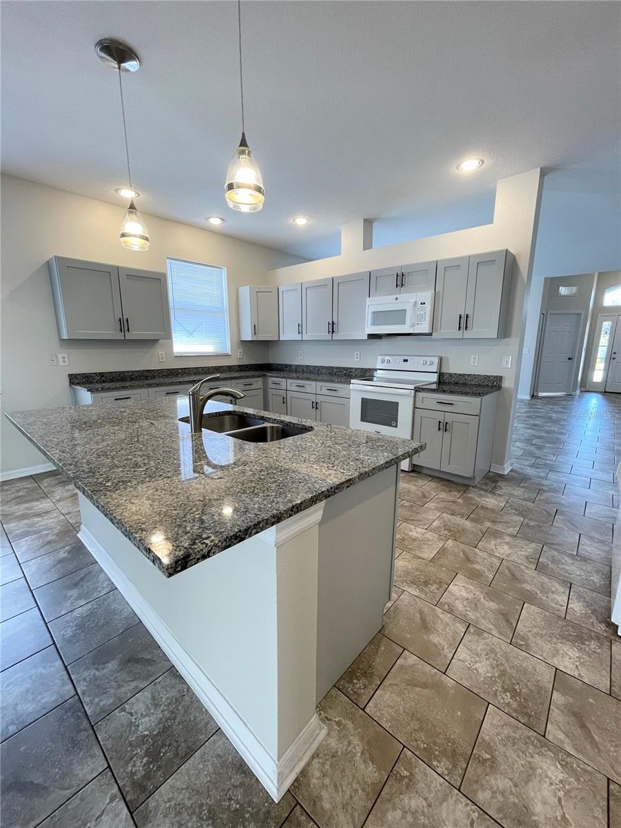 Image 10 of 35 For 3009 Clover Blossom Circle