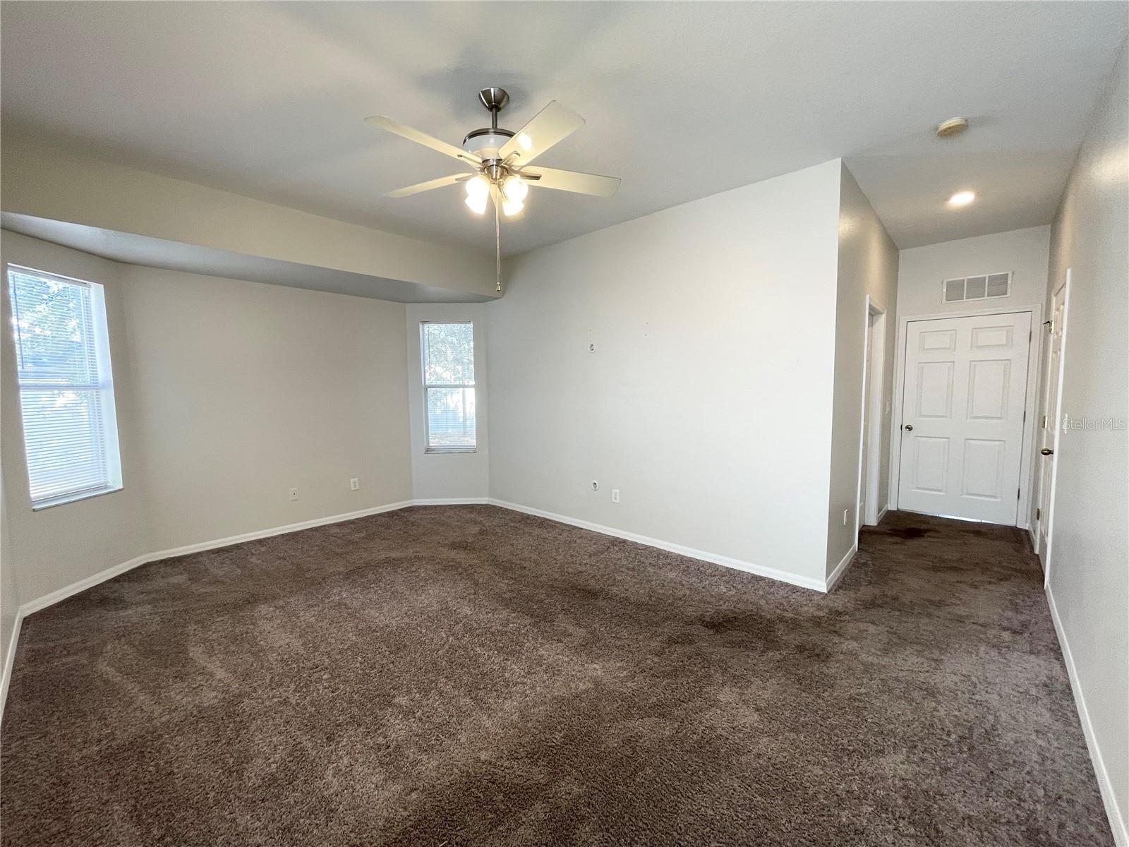 Image 15 of 35 For 3009 Clover Blossom Circle