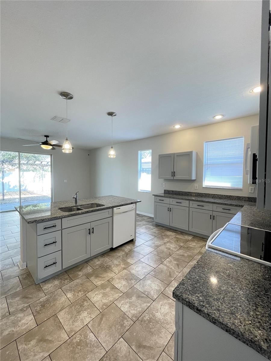 Image 6 of 35 For 3009 Clover Blossom Circle