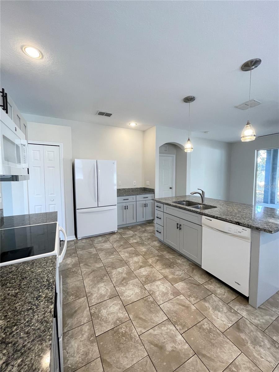 Image 7 of 35 For 3009 Clover Blossom Circle