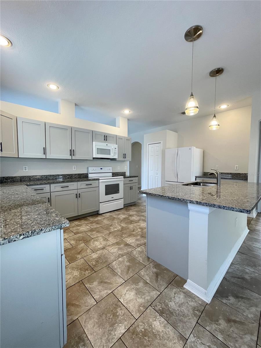 Image 8 of 35 For 3009 Clover Blossom Circle