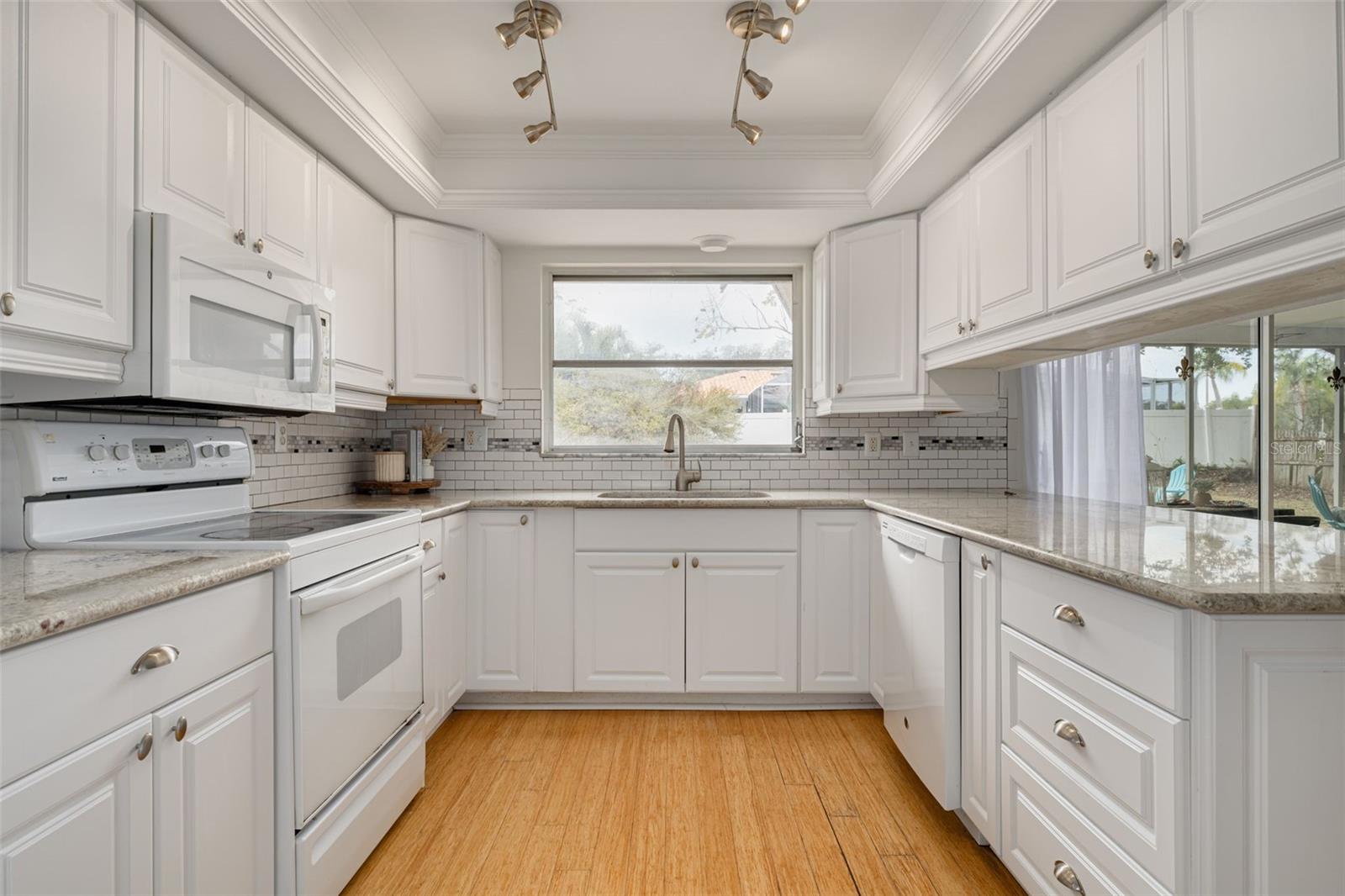 Listing photo id 9 for 3301 San Gabriel Street