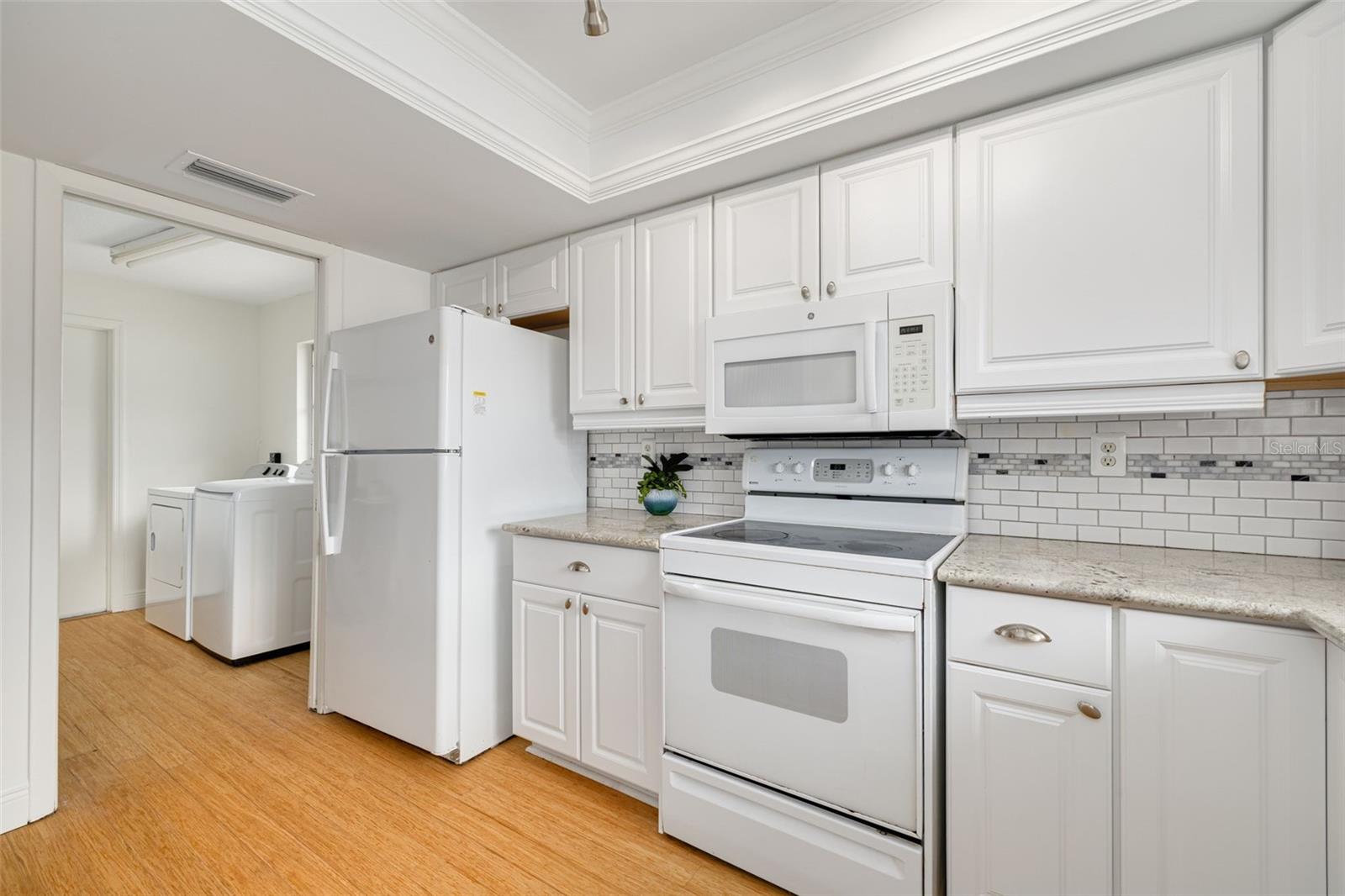 Listing photo id 10 for 3301 San Gabriel Street