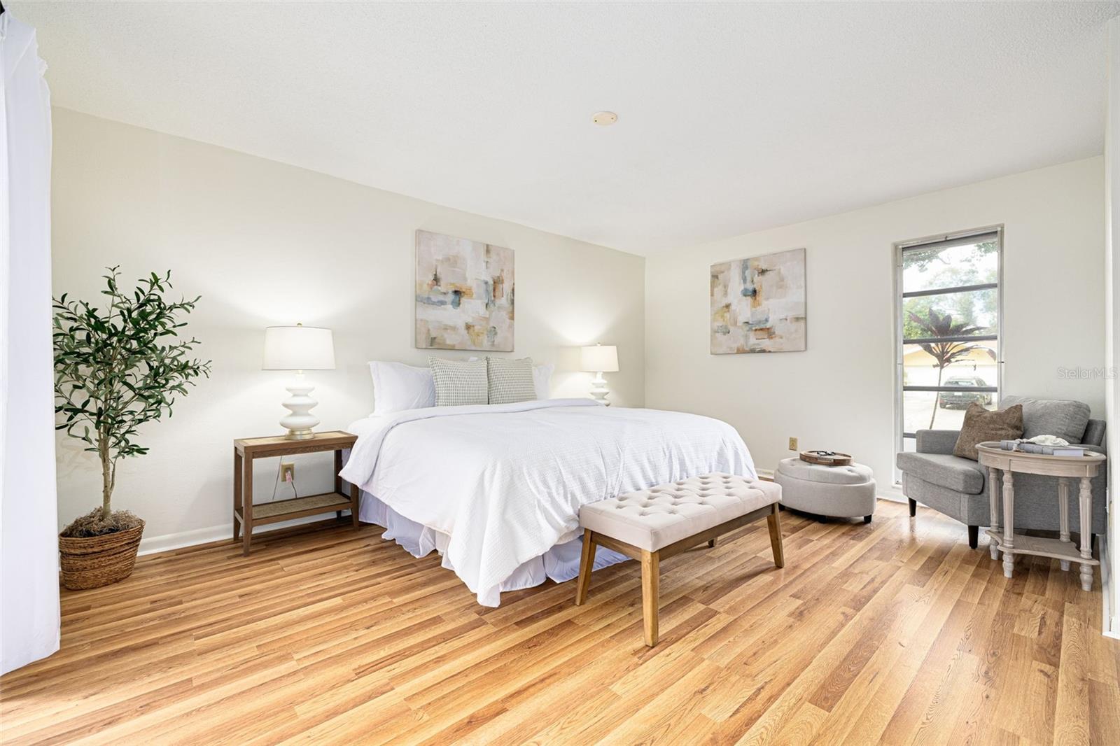 Listing photo id 12 for 3301 San Gabriel Street